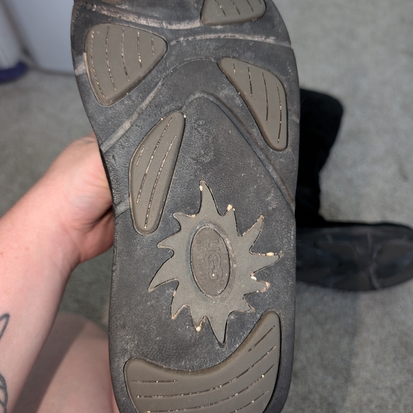 Size 8 ladies tall Uggs black - Picture 5 of 6